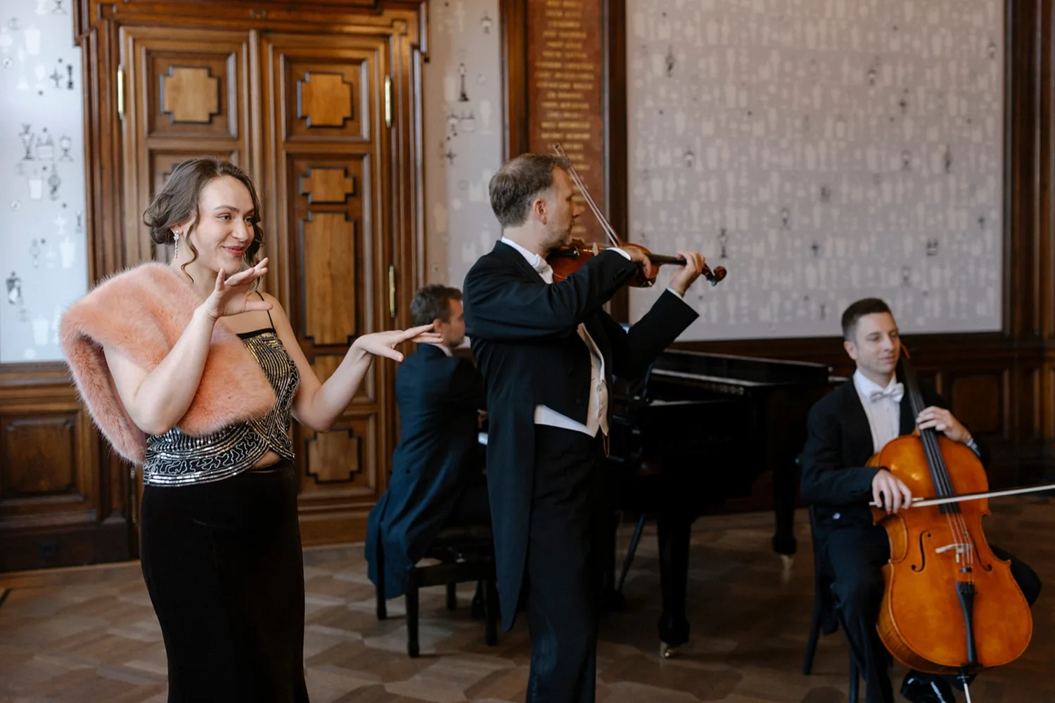 Aufnahmen des Ensembles im Salon Karlsplatz